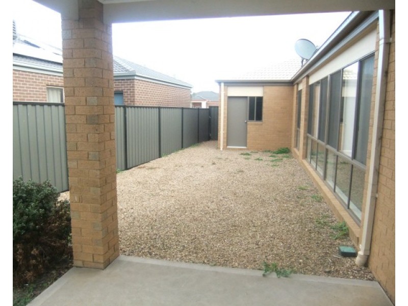 4 Aston Glade, Derrimut VIC 3030