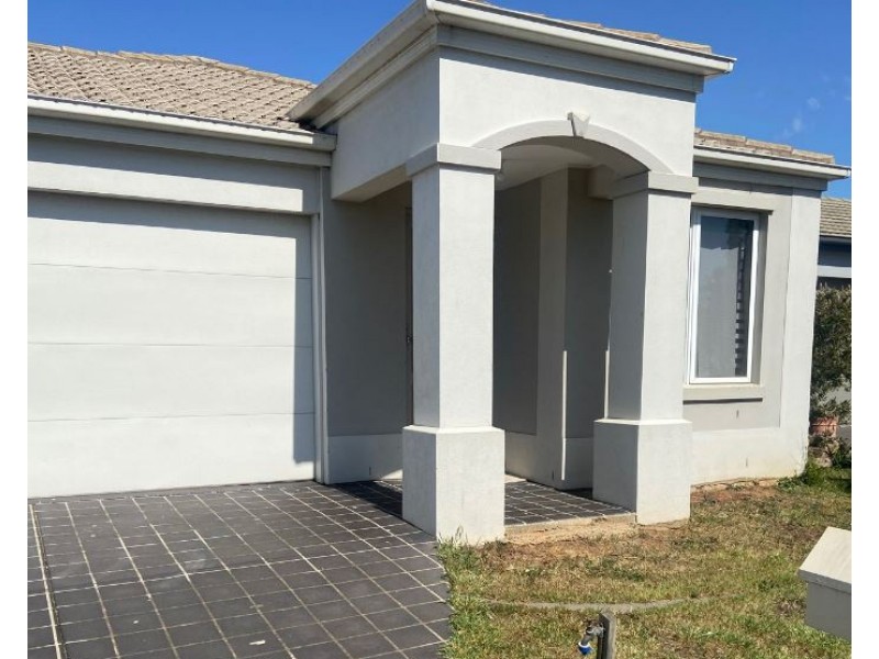 6 Howard Place, Deer Park VIC 3023