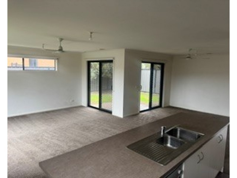 28 Tiverton Park Way, Derrimut VIC 3030