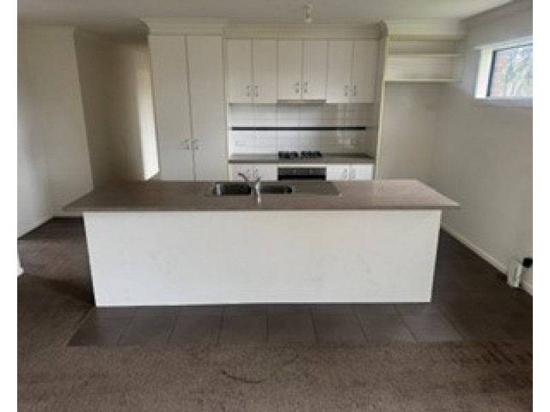 28 Tiverton Park Way, Derrimut VIC 3030