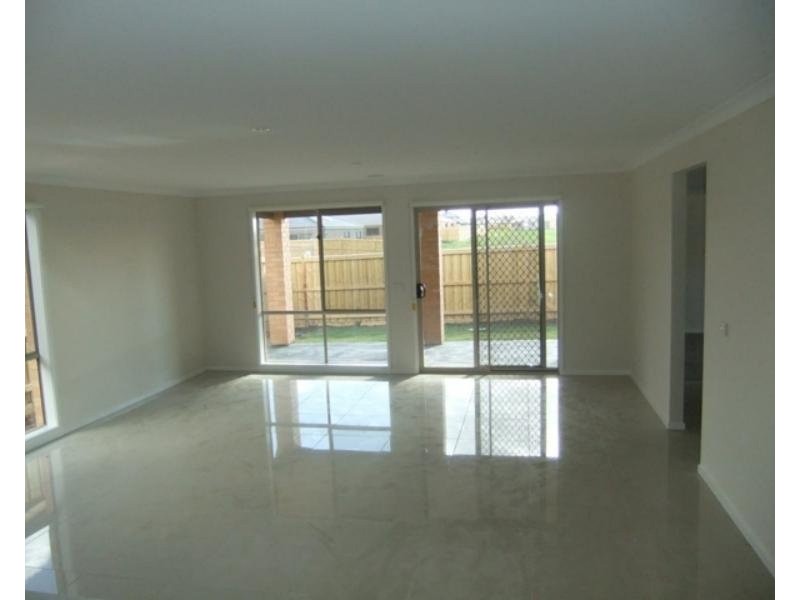 108 Mountainview Boulevard, Cranbourne North VIC 3977