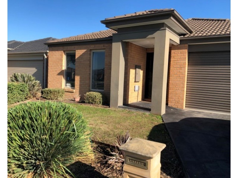 108 Mountainview Boulevard, Cranbourne North VIC 3977