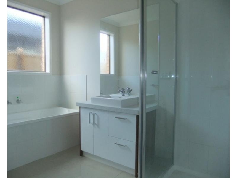108 Mountainview Boulevard, Cranbourne North VIC 3977