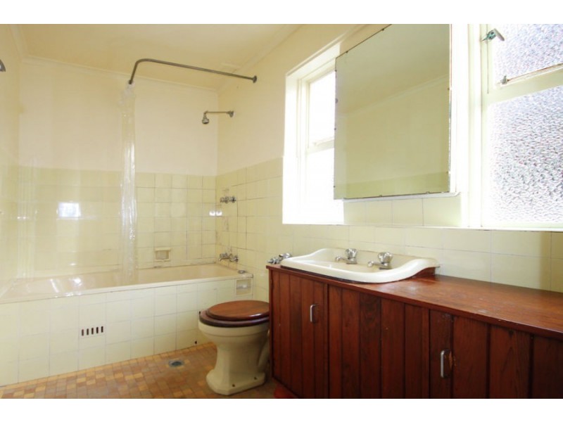 2/3 Trelawney Street, Woollahra NSW 2025