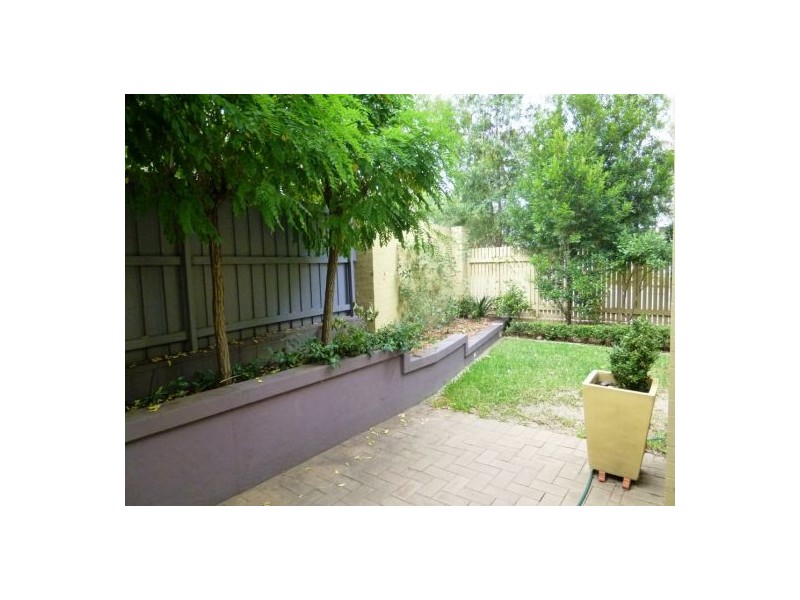 8 Elvstrom Avenue, Newington NSW 2127