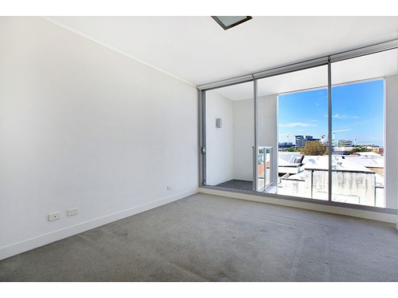 L5/12 Danks Street, Waterloo NSW 2017