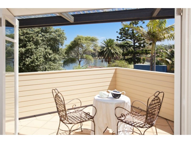 1 Lakeside Crescent, North Manly NSW 2100