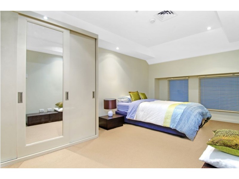 504 Finger Wharf, 6 Cowper Wharf Road, Woolloomooloo NSW 2011