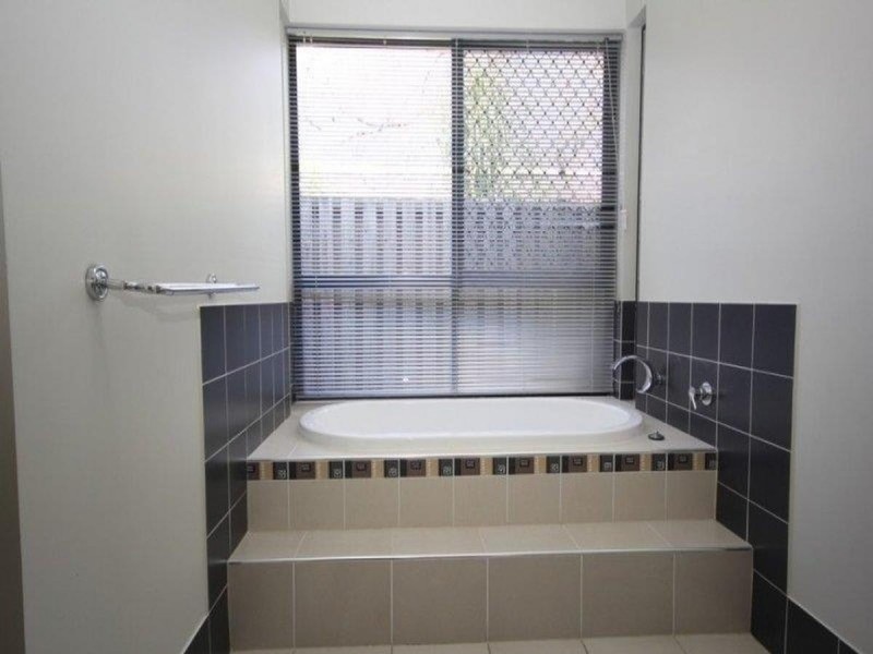 3 Viewpoint Drive, Springfield Lakes QLD 4300