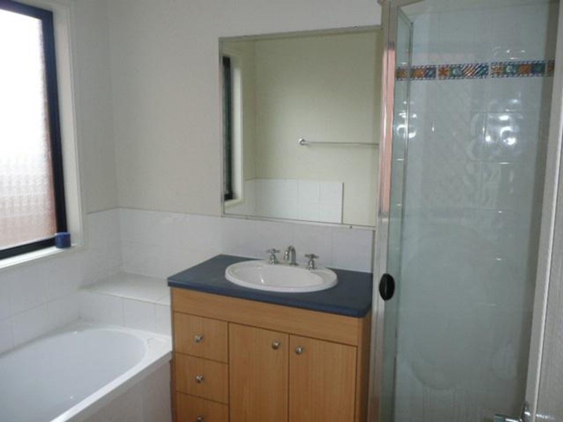 8 Rae Close, Camira QLD 4300