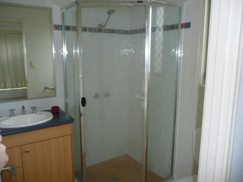 8 Rae Close, Camira QLD 4300