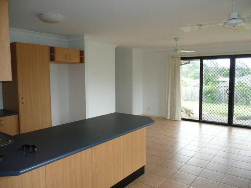 8 Rae Close, Camira QLD 4300