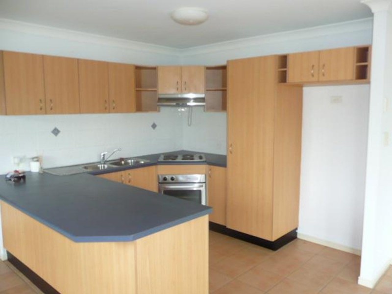 8 Rae Close, Camira QLD 4300
