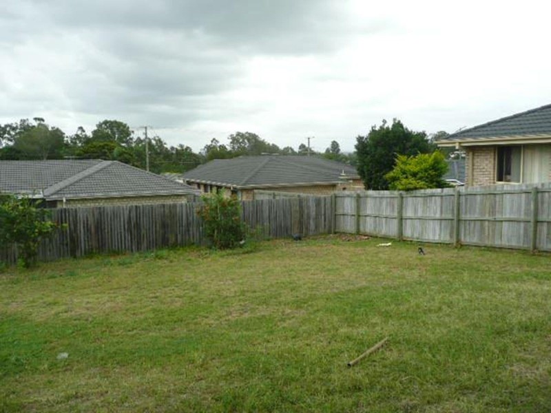 8 Rae Close, Camira QLD 4300