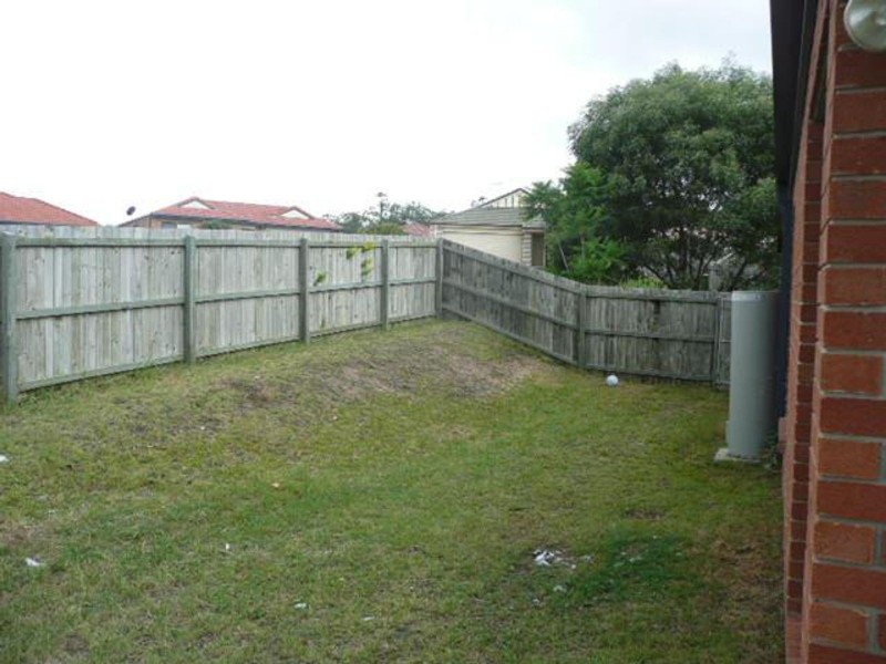 8 Rae Close, Camira QLD 4300