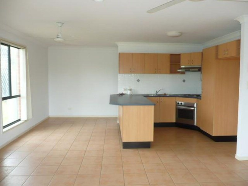 8 Rae Close, Camira QLD 4300
