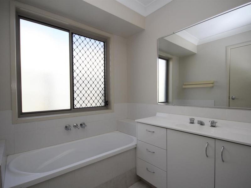 22 Admiral Crescent, Springfield Lakes QLD 4300