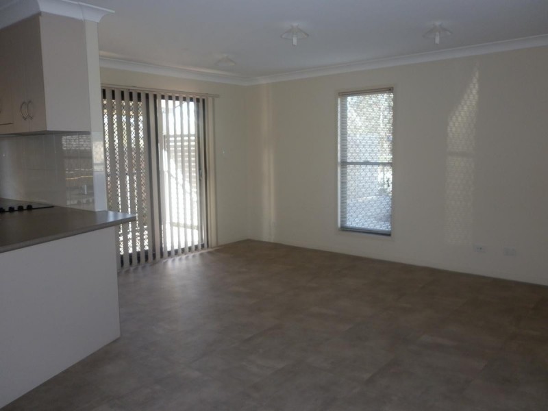 1/45A Law Street, Redbank QLD 4301