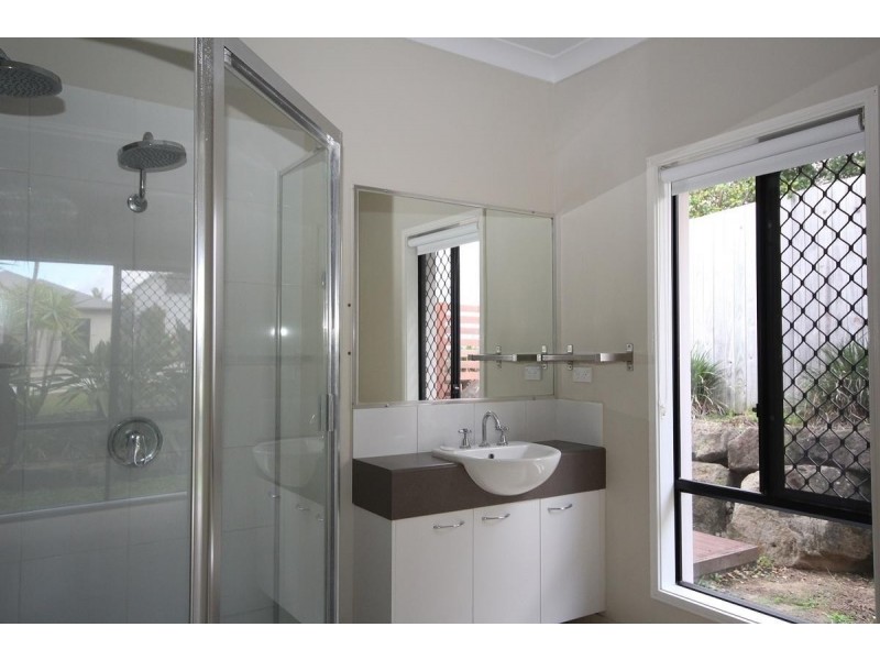 275 Lakeside Avenue, Springfield Lakes QLD 4300