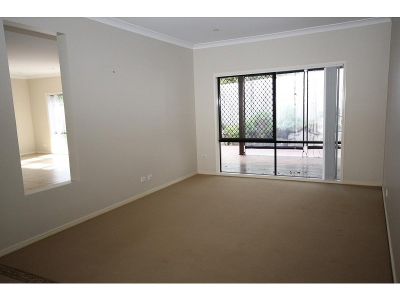 275 Lakeside Avenue, Springfield Lakes QLD 4300