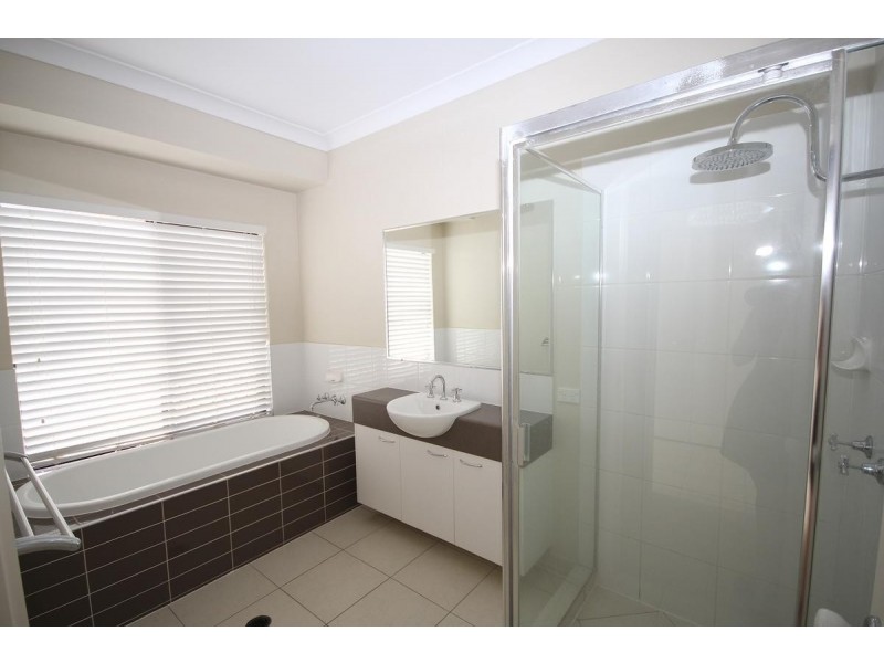 275 Lakeside Avenue, Springfield Lakes QLD 4300