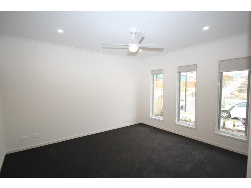 335 Lakeside Avenue, Springfield Lakes QLD 4300