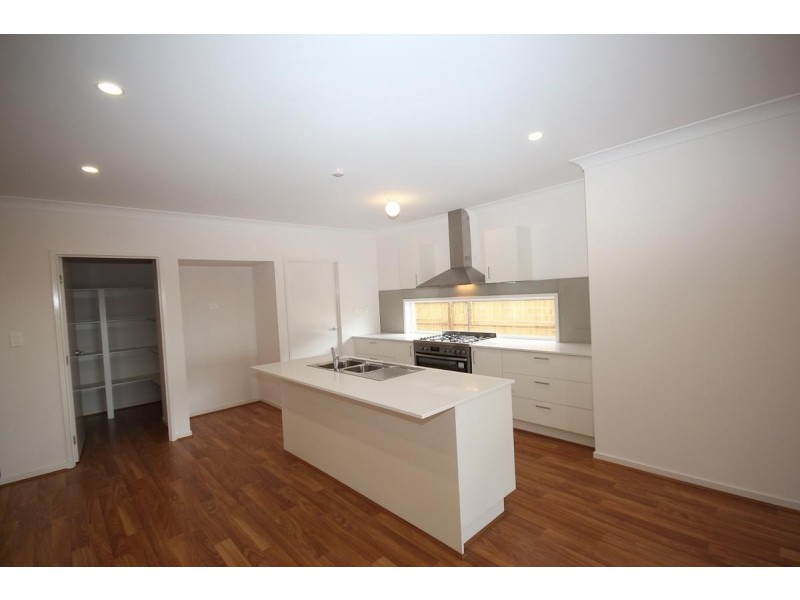 335 Lakeside Avenue, Springfield Lakes QLD 4300