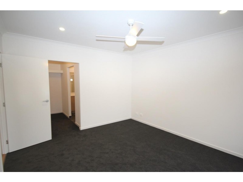 335 Lakeside Avenue, Springfield Lakes QLD 4300