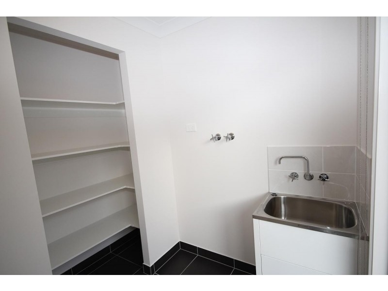 335 Lakeside Avenue, Springfield Lakes QLD 4300