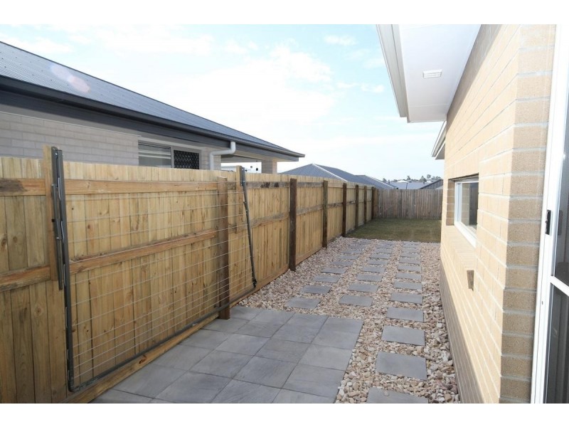 335 Lakeside Avenue, Springfield Lakes QLD 4300