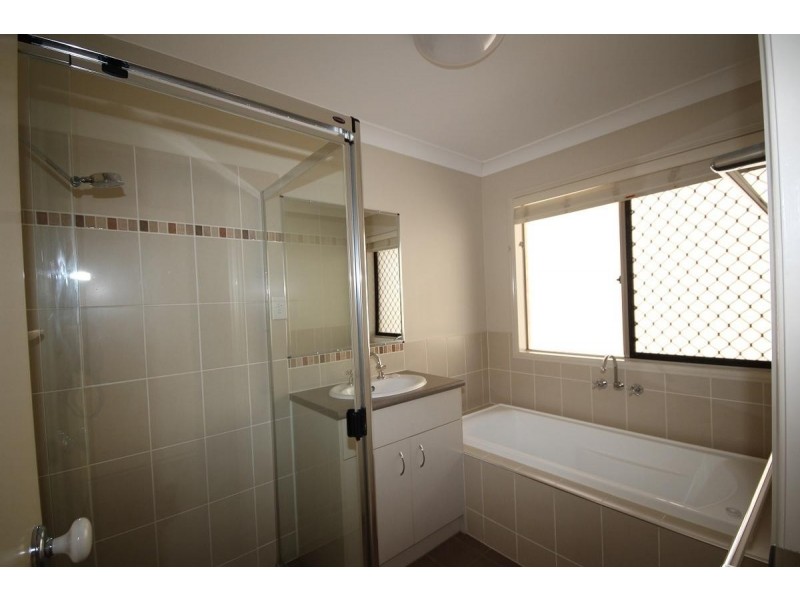 27 Esperance Crescent, Springfield Lakes QLD 4300