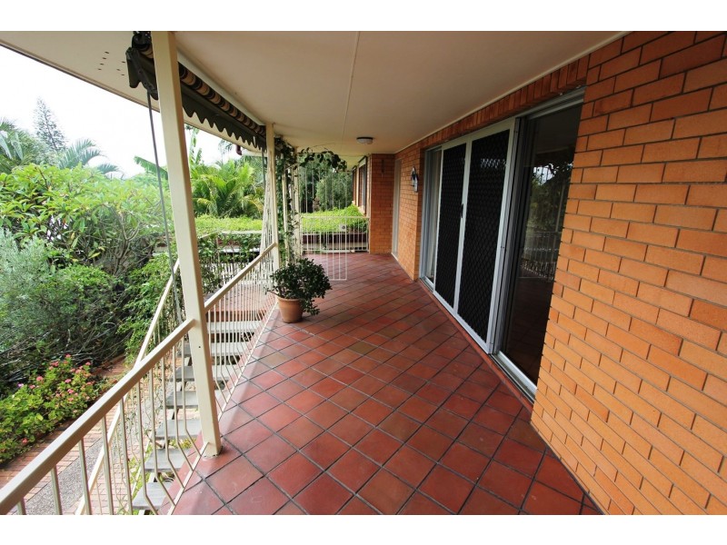 218 Englefield Road, Oxley QLD 4075