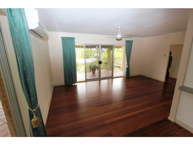 218 Englefield Road, Oxley QLD 4075