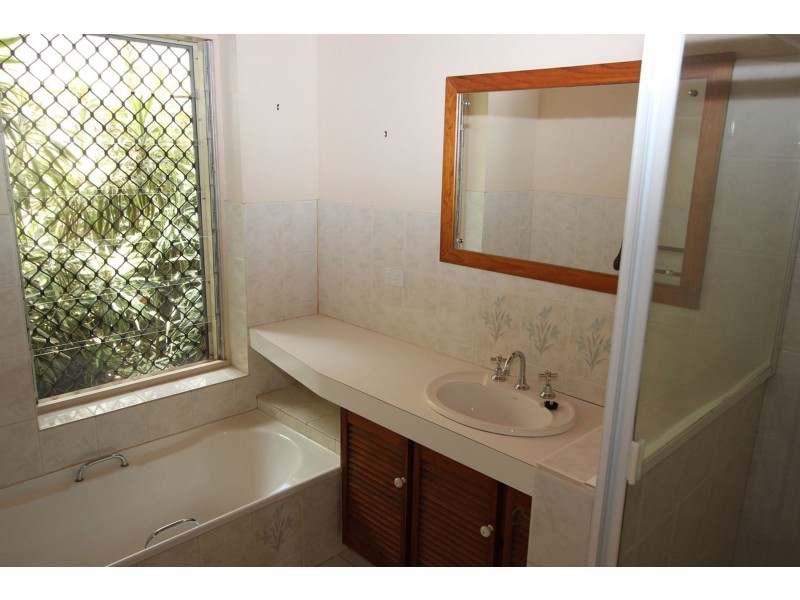 218 Englefield Road, Oxley QLD 4075