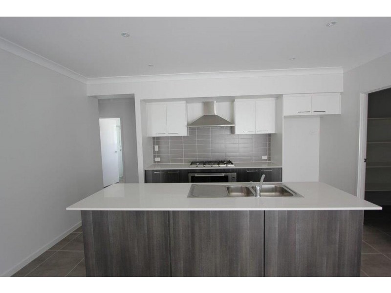 16 Woodgate Street, Oxley QLD 4075