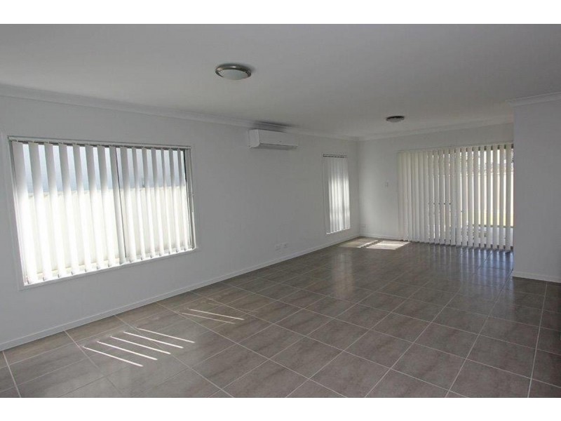 16 Woodgate Street, Oxley QLD 4075