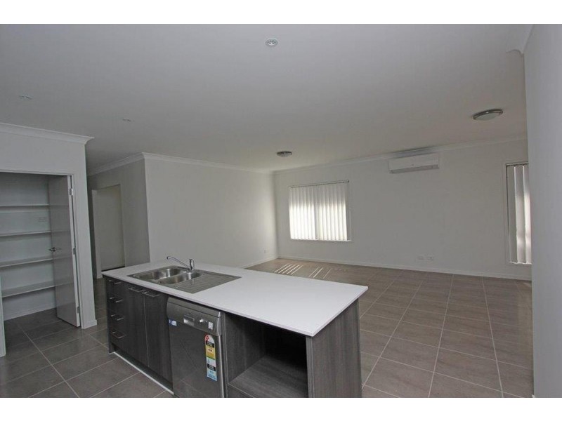 16 Woodgate Street, Oxley QLD 4075