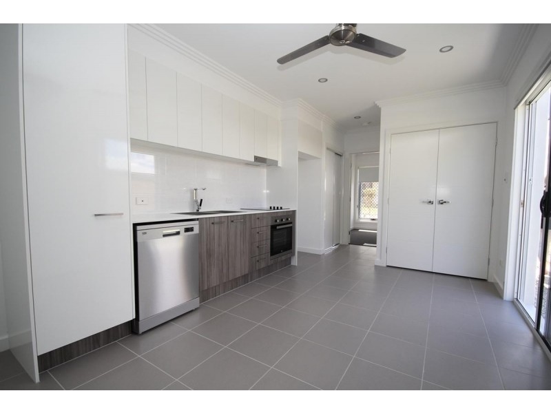 1/8 Chandon Court, Hillcrest QLD 4118