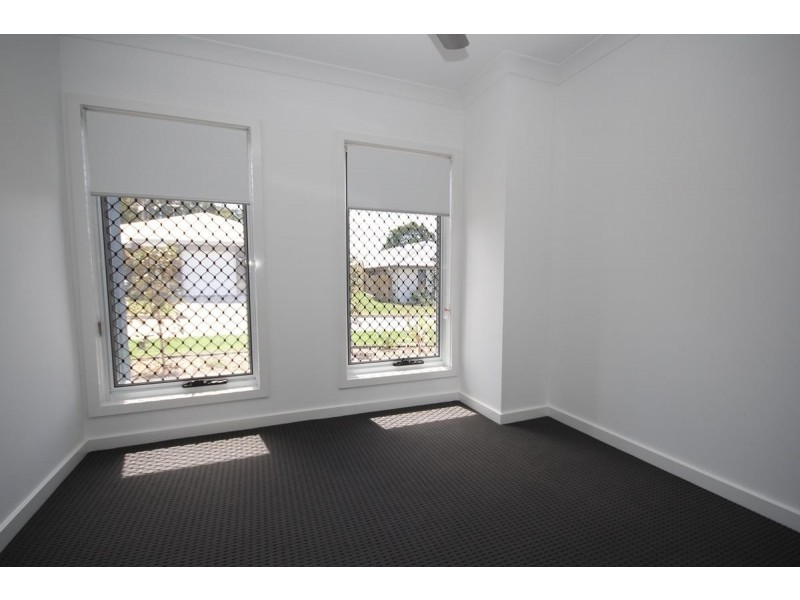 1/8 Chandon Court, Hillcrest QLD 4118