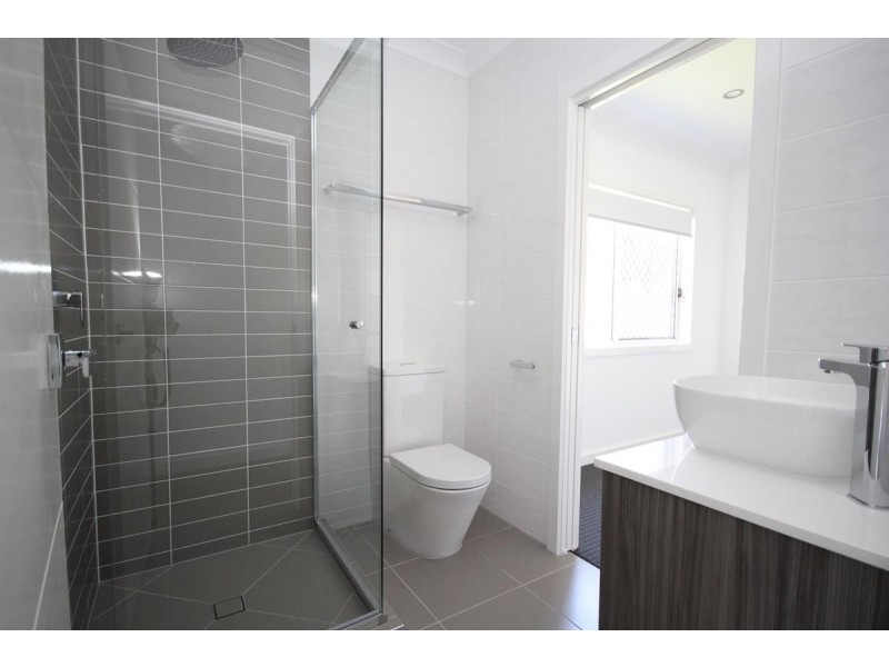 1/8 Chandon Court, Hillcrest QLD 4118
