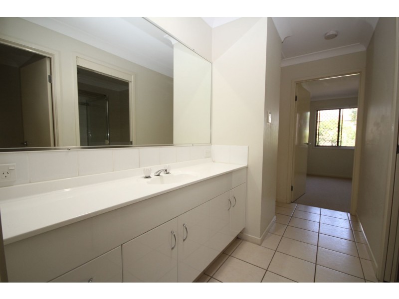 15 Creekside Drive, Springfield Lakes QLD 4300