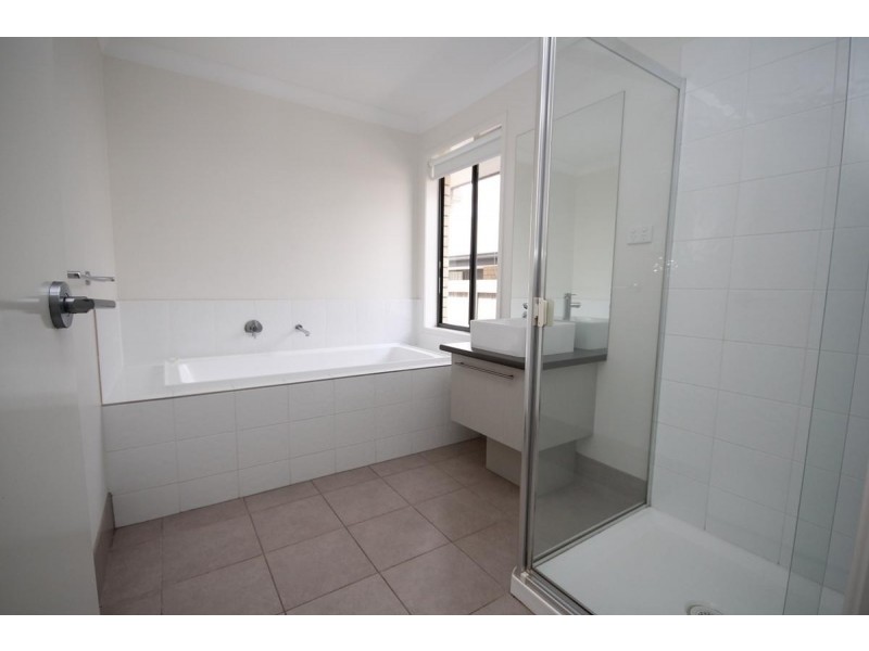 9 Isidore Street, Augustine Heights QLD 4300