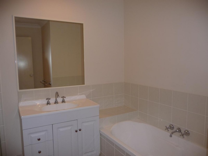 1/29 Cheihk Crescent, Collingwood Park QLD 4301