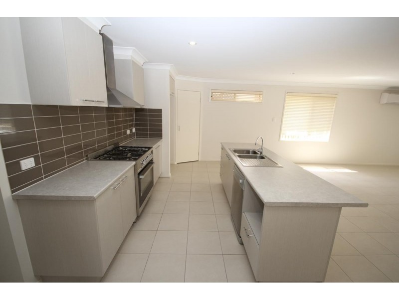 29 Benezet Drive, Augustine Heights QLD 4300