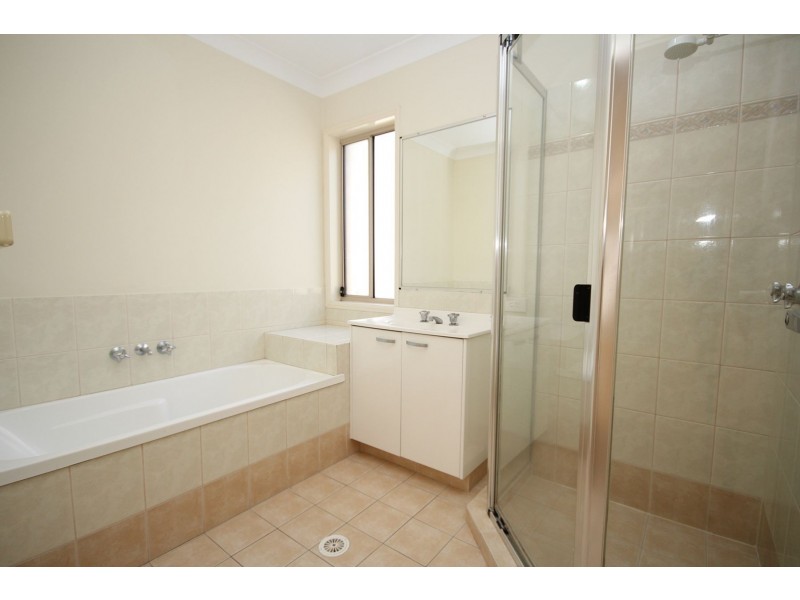 1 Eve Court, Springfield Lakes QLD 4300