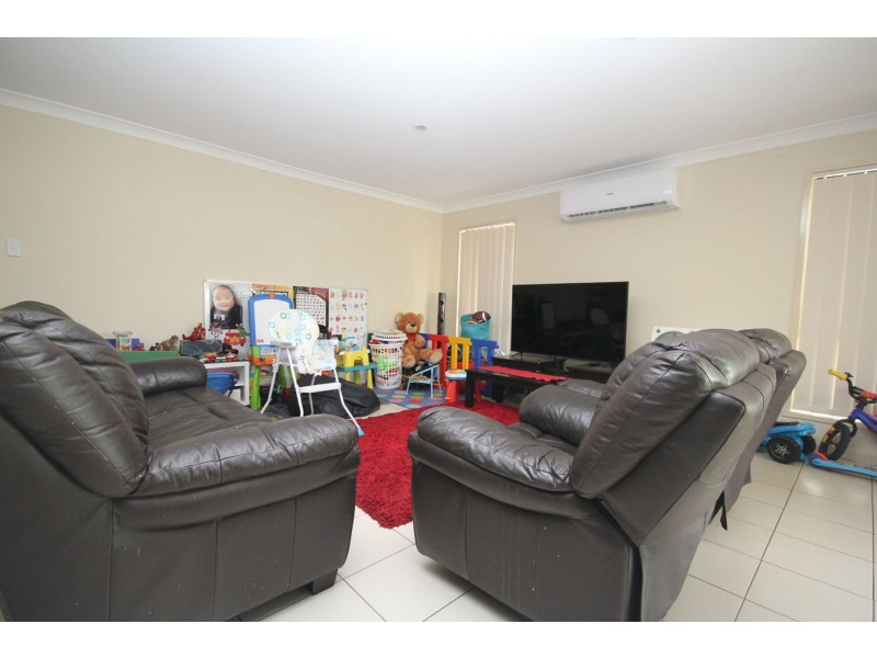 15 Oak Leaf Street, Springfield Lakes QLD 4300