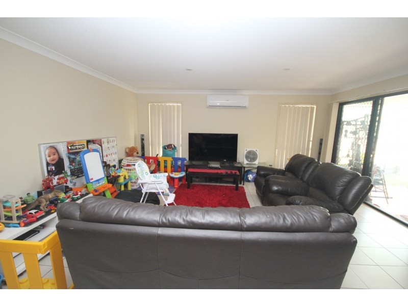 15 Oak Leaf Street, Springfield Lakes QLD 4300