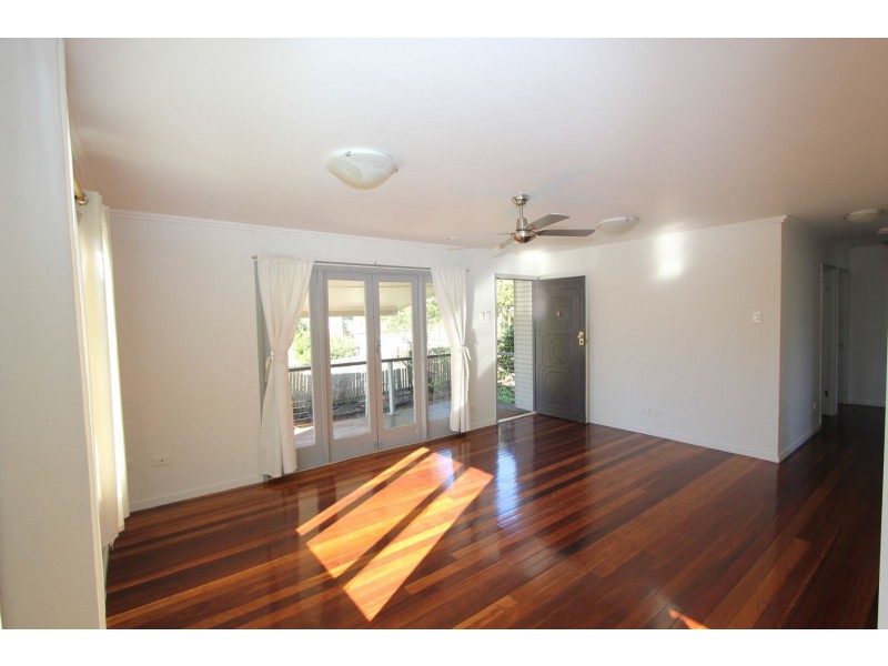 15 Lawson Street, Oxley QLD 4075