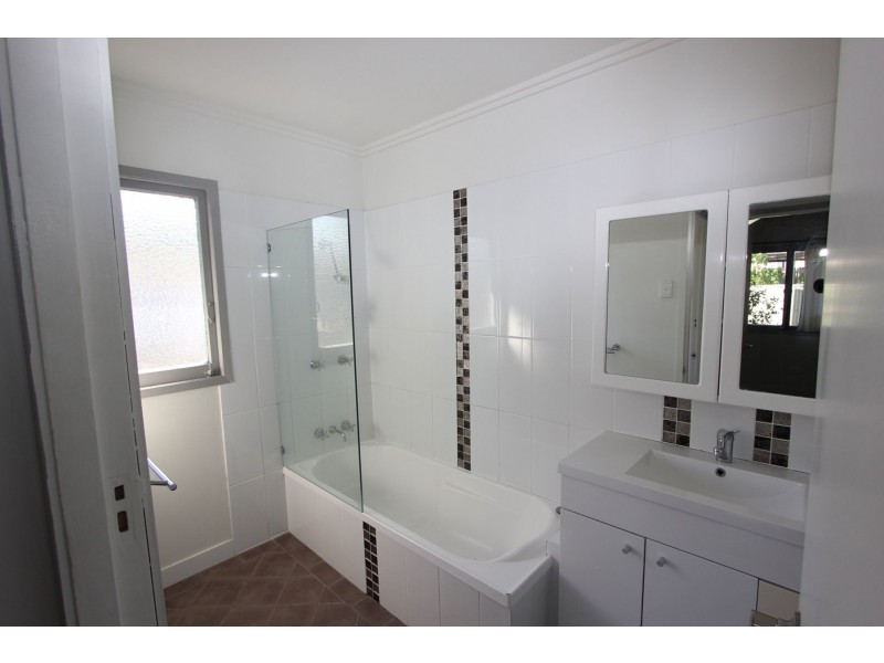 15 Lawson Street, Oxley QLD 4075