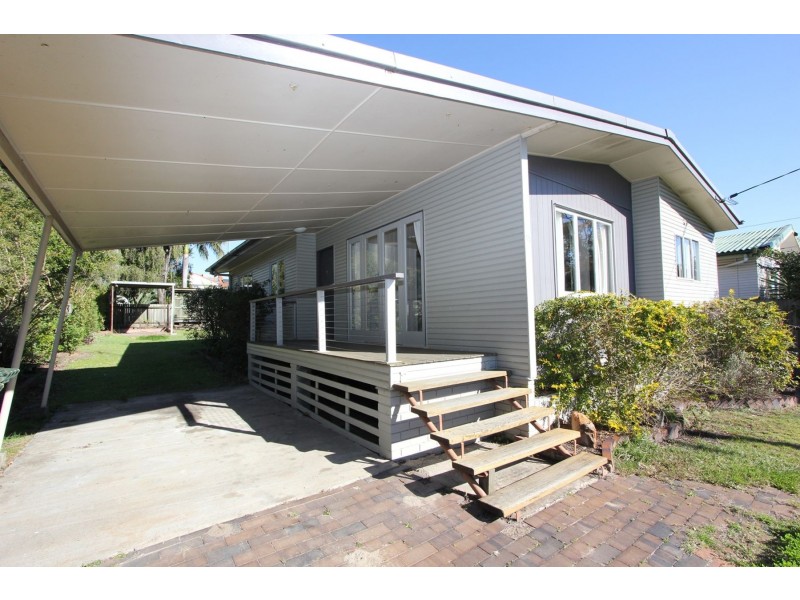 15 Lawson Street, Oxley QLD 4075